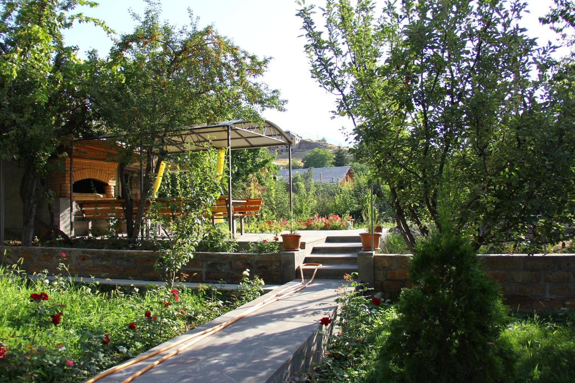 Guest House Hasmik Yeghegnadzor Bagian luar foto